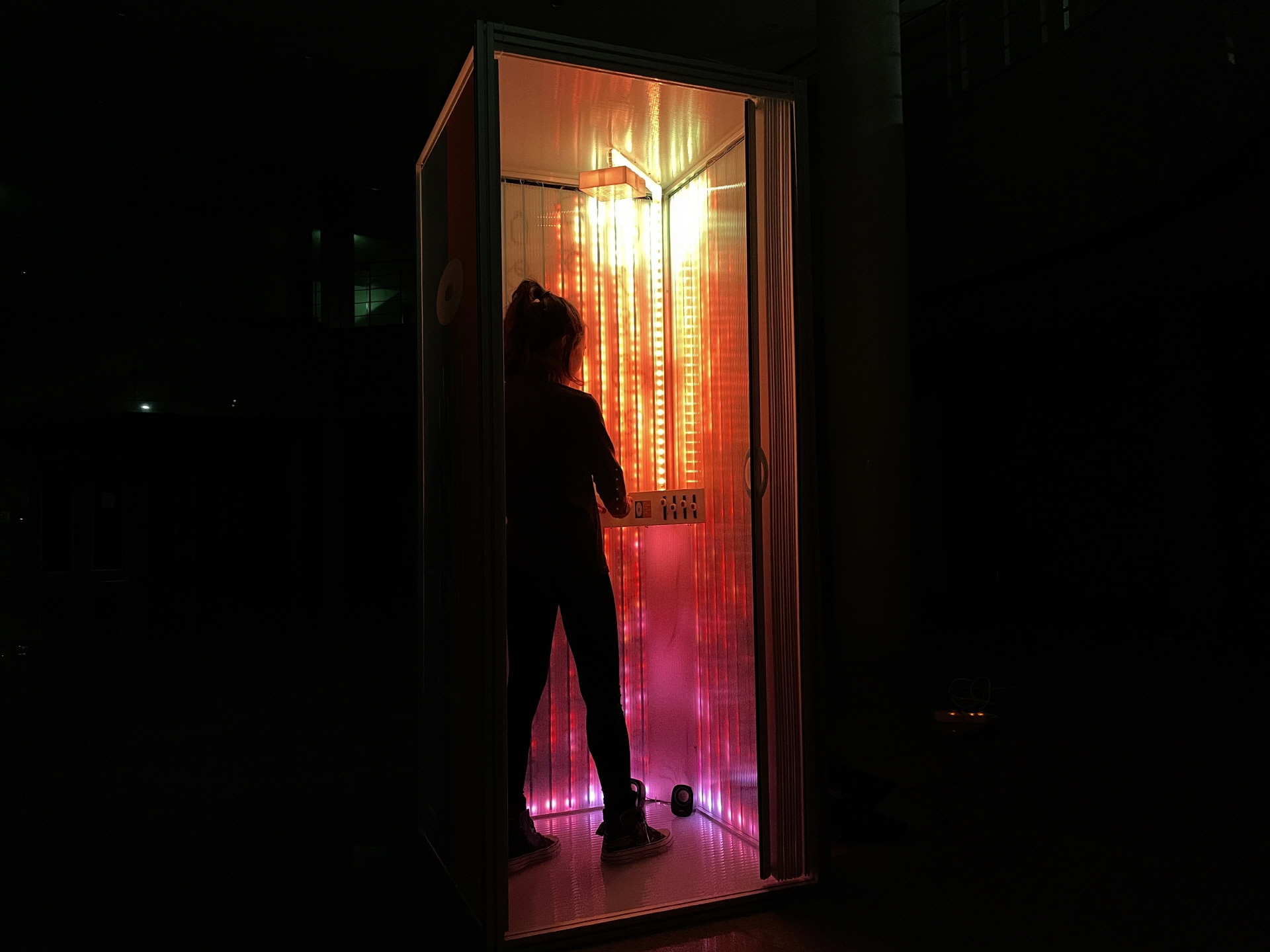 뮤직샤워 : 빛과 음악으로 샤워하다 / Music Shower : Showered in Light and Music — 상세 이미지 1 / Detail image 1
